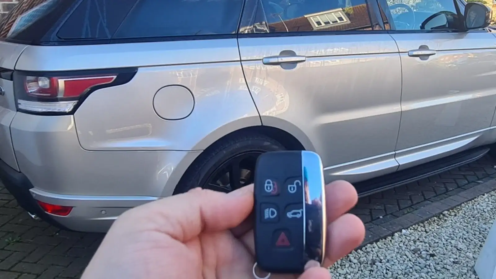 Mario Auto Keys - Professional mobile auto locksmith service in West Sussex