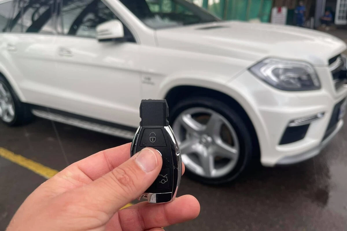 Mercedes-Benz key - Professional Mercedes key replacement service in West Sussex